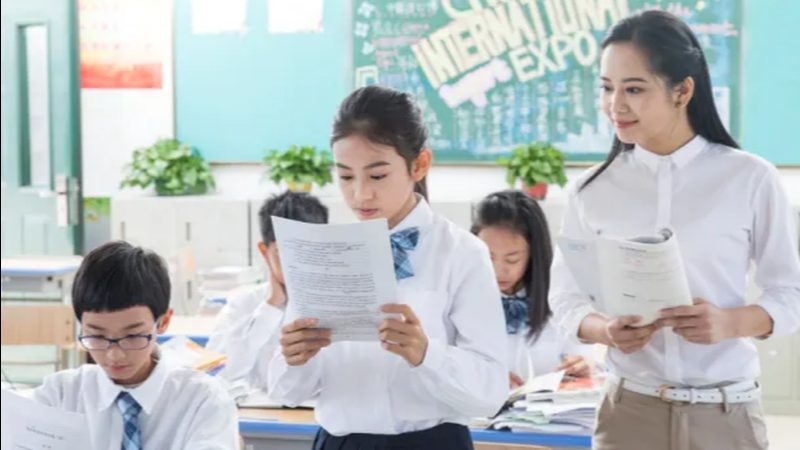 相较于通用型编程课程，定制课程更能满足不同孩子的需求。以下是一些定制课程的优势：